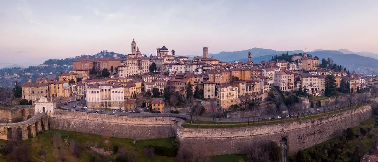 T21 Holiday Apartment Bergamo Italy
